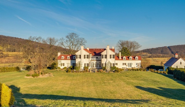 Elegant Paris Manor w/Private Pool!