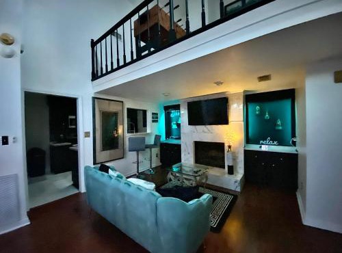 Elegant Parisian Home near Fondren