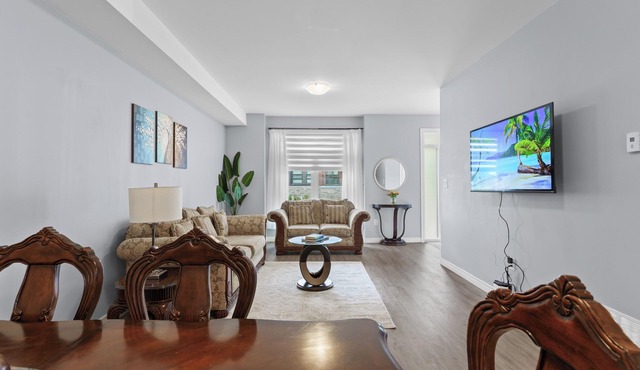 Elegant, Peaceful Retreat near Niagara Falls