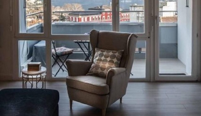 Elegant penthouse apartment with lake view