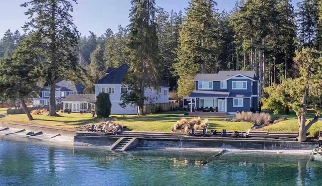 Elegant PNW Waterfront Beach House with Pickleball