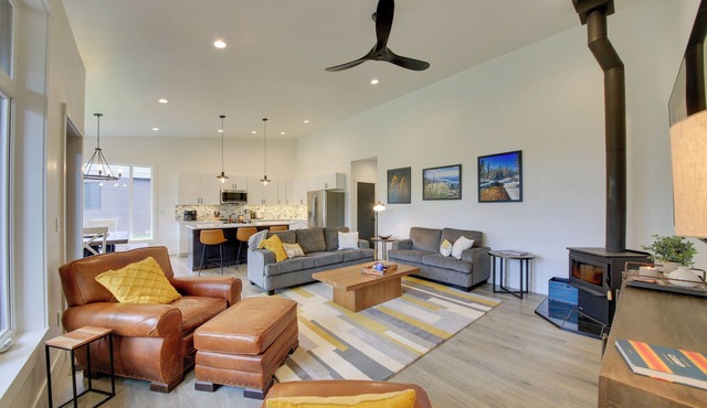 Elegant Priest Lake Townhome ~ 1 Mi From Lake