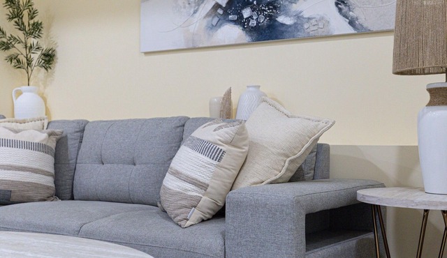 Elegant & Private Apartment With Full Kitchen - Short Walk to Downtown London