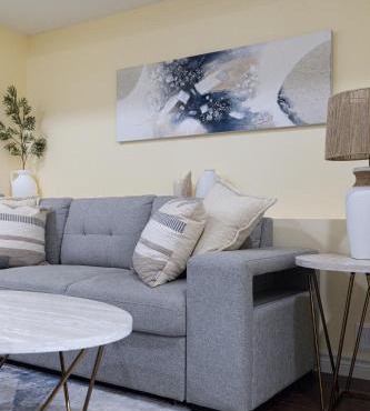 Elegant & Private Apartment - Short Walk From Downtown