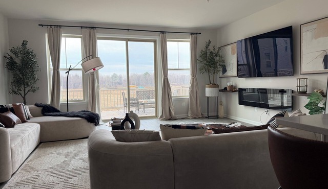 Elegant Private Suite w/Office Nook & Private Bath in charming Bowie