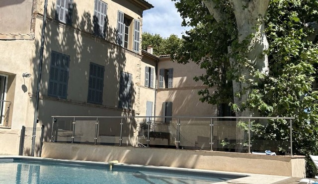 Elegant Provencal country house with vast wooded grounds and exceptional swimming pool