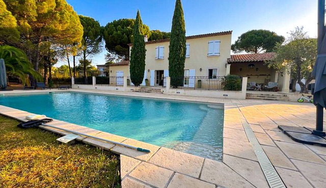 Elegant Provencal Farmhouse - 10 Guests - Pool