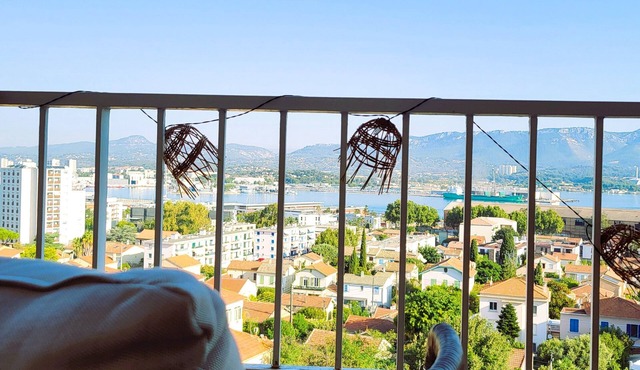 Elegant renovated apartment - terrace, sea view and nearby beaches