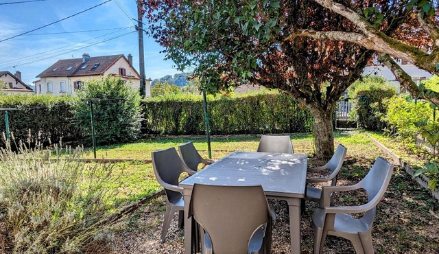 Elegant renovated apt, private garden, pets allowed