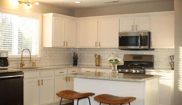 Elegant & Renovated Family Space-King Size Bed