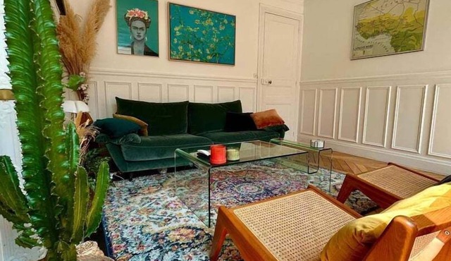 Elegant Retreat in Levallois with Sunny Balcony
