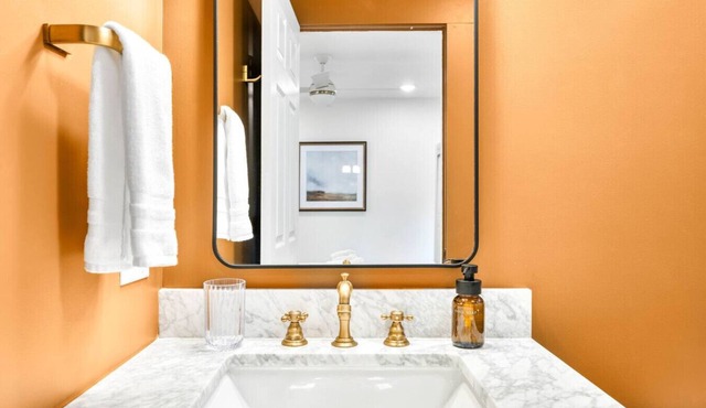 Elegant Retreat + Cedar Barrel Sauna in Downtown Nashville