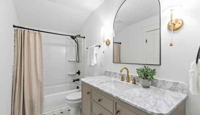 Elegant Retreat for 12 in Louisburg