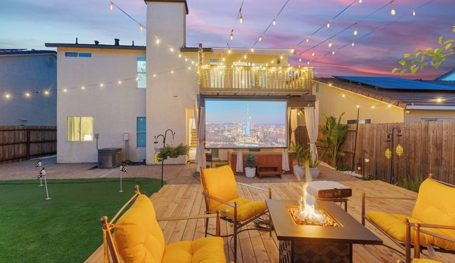 Elegant Retreat for 10 Hot Tub Games Mini Golf Stylish & Serene Getaway