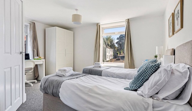 Elegant Retreat | Pass the keys