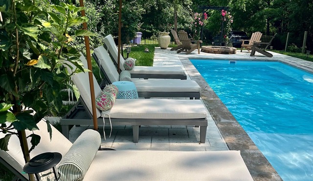 Elegant Retreat With Pool, Screened Porch Just Steps From Shops, Dining & Fun!