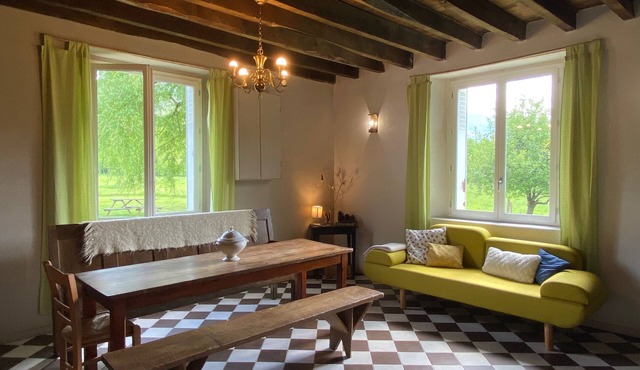 Elegant retro cottage at the foot of the mountains, stove, WIFI, + view