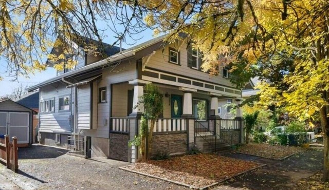 Elegant Richmond Gem nestled up to Hawthorne Blvd.n