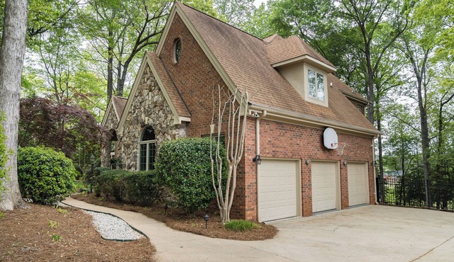Elegant River Falls 5BR Home | Golf Community Living
