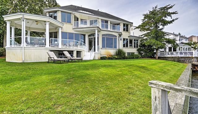 Elegant Riverfront Home w/Expansive Views