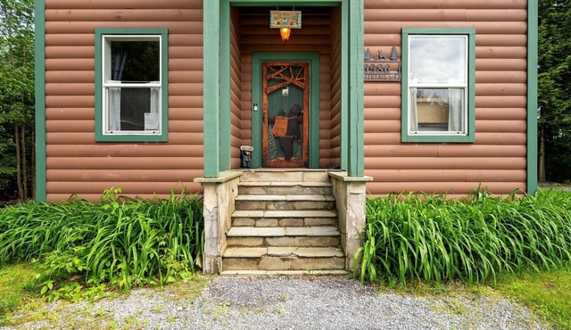 Elegant Riverfront Home - Pet Friendly!