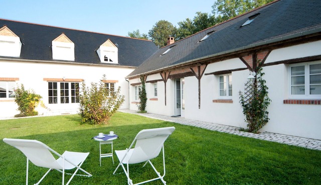 Elegant room by the Loire, near Paris