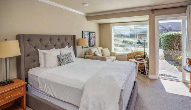 Elegant Rooms with Modern Comforts – Just Minutes from the Beach!
