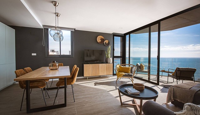 Elegant sea front EAST WIND APARTMENT