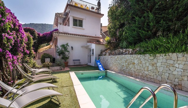 Elegant Seaside Villa in Èze