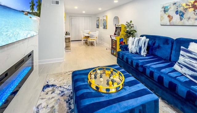 Elegant Serene | Family Friendly| Private Patio | Close to airport