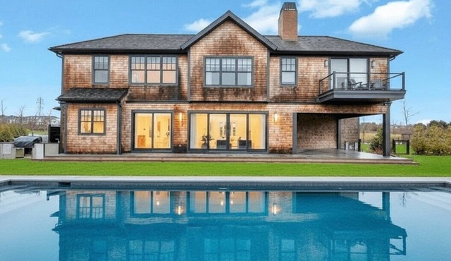 Elegant Shinnecock Hills Retreat with Private Pool and Community Amenities.