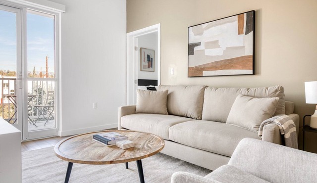 Elegant Silverlake 1BR w/W/D & Roof, nr 5 & 10 freeways, by Blueground