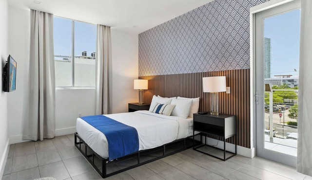 Elegant SoBe 2 Bedroom Apartment