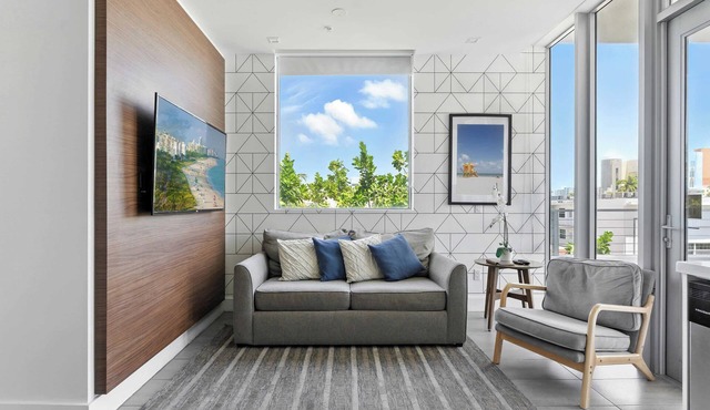 Elegant SoBe 2 Bedroom Apartment