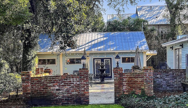 Elegant Southern Cottage/Downtown Pied-a-Terre near Island Beaches