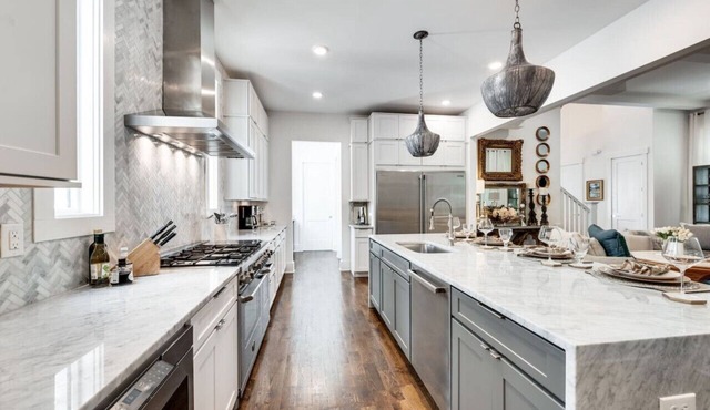 Elegant & Spacious Furnished w/Garage+Fenced Yard