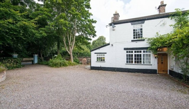 *Elegant Spacious Holiday Home in private park*