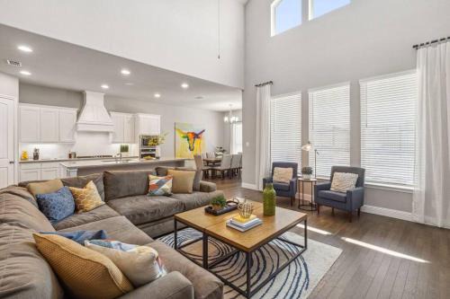 Elegant Spacious Home Near Omni PGA Frisco