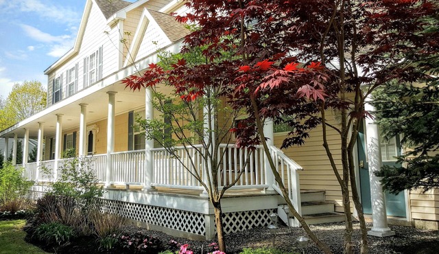 Elegant, spacious Ogunquit home-sleeps 12, 7bath, 5min walk to the Cove & Town!