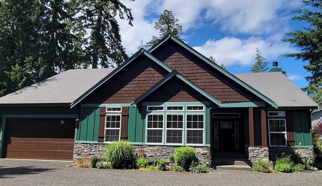 Elegant, Spacious, Private, Waterfront Hood Canal Home