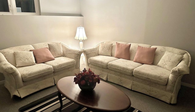 Elegant Spacious Private Unit w/FREE parking. Perfect for Family Stay!