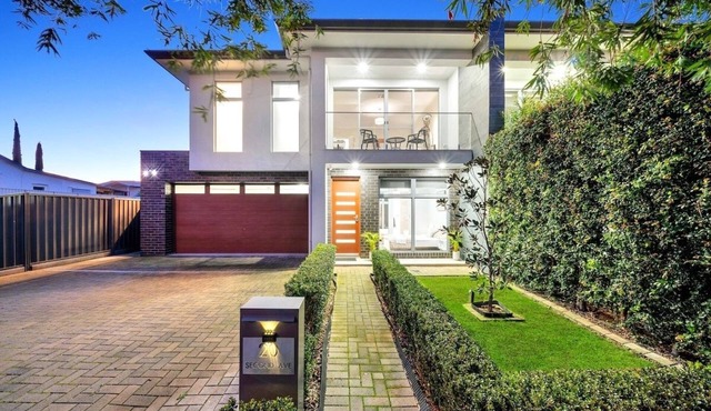 Elegant Stay at Klemzig | Luxury on Adelaide City Fringe/CBD