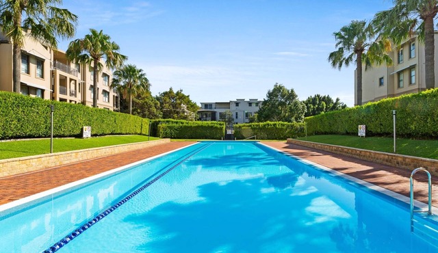 Elegant Stay in Balmain with Pool Access