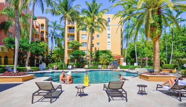 Elegant Stay Near Ocean Drive