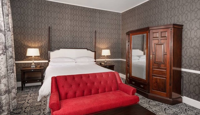 Elegant Stay Perfect for Exploring Annapolis' Shops and Boutiques.