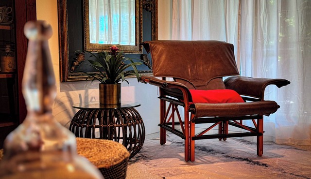 Elegant Studio, 5 Min Walk to Main Street’s Antique Shops & Restaurants!