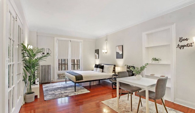 Elegant Studio: An Ideal Stay in Evanston