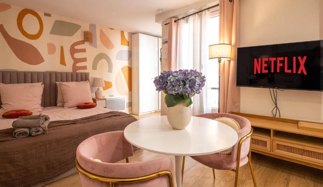 Elegant Studio Steps from Le Bon Marche