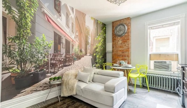 Elegant style 1 BR suite Walk to Lake City Downtown