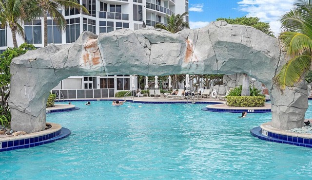Elegant Suite in Beachfront Resort + Luxe Amenities